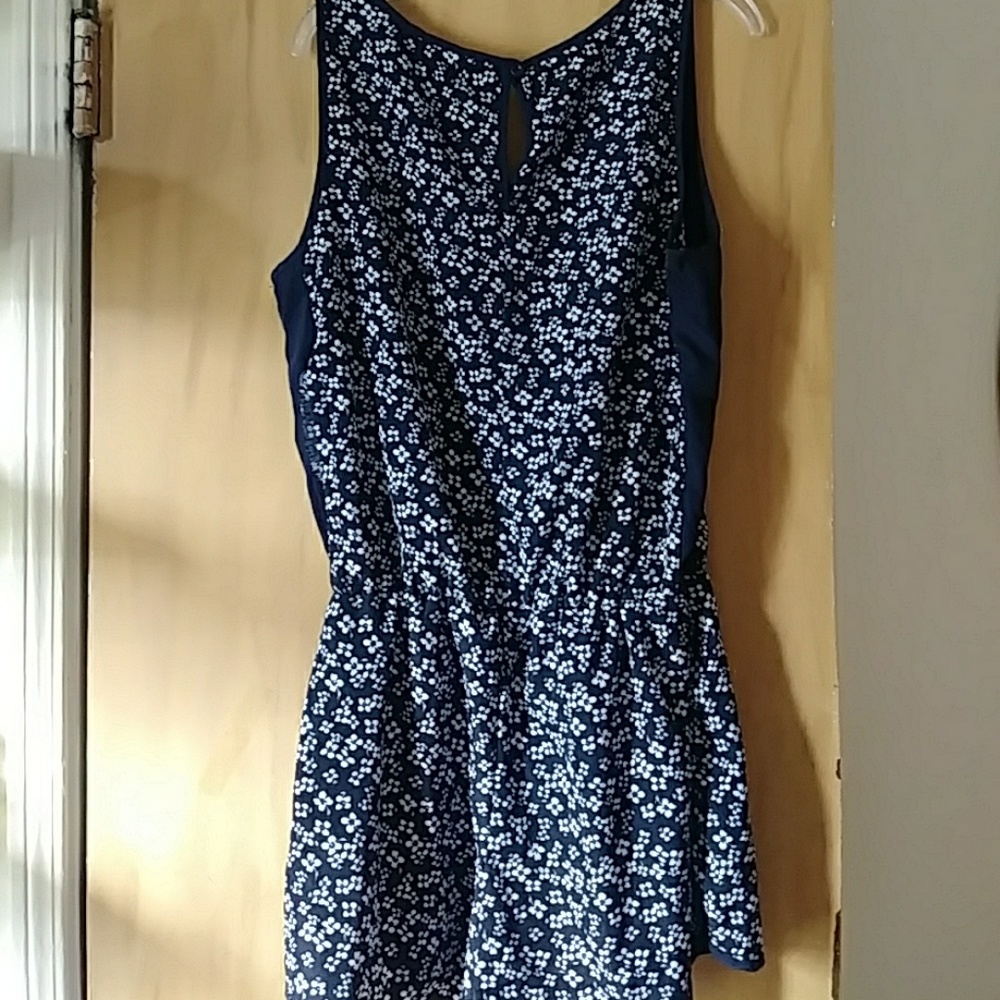 Jumper - Picture 2 of 3